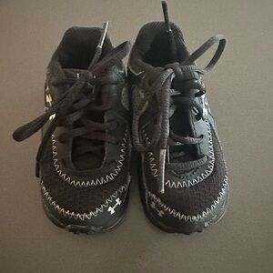 Under Armour Black Sneakers Sporty Design